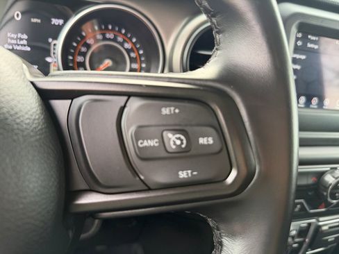 Used 2022 Jeep Gladiator Sport AWD/4WD image 16