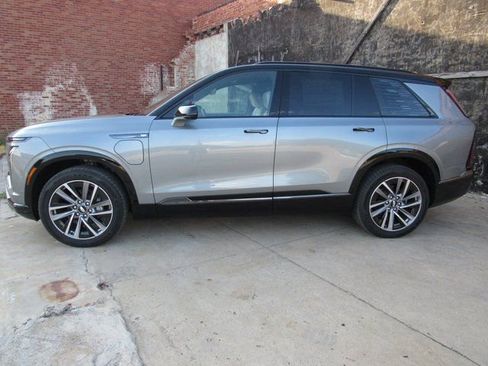 New 2026 Cadillac Vistiq Sport image 4