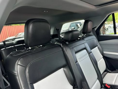 Used 2022 Ford Explorer XLT w/ Equipment Group 202A RWD image 29
