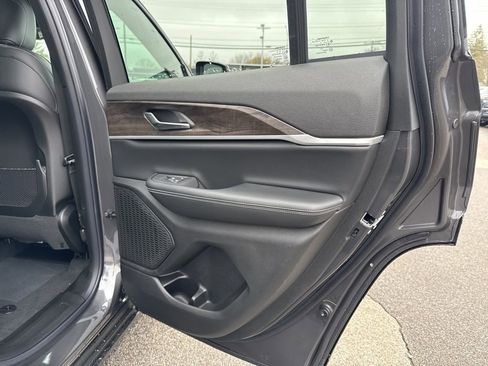 New 2026 Jeep Grand Cherokee Altitude image 28