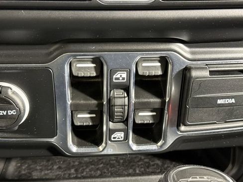 Used 2022 Jeep Gladiator Sport image 20
