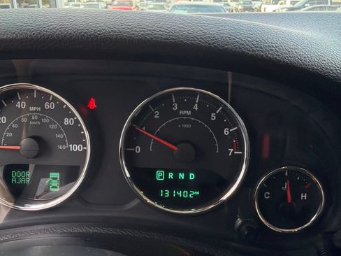 Used 2015 Jeep Wrangler Unlimited Sahara w/ Dual Top Group AWD/4WD image 9