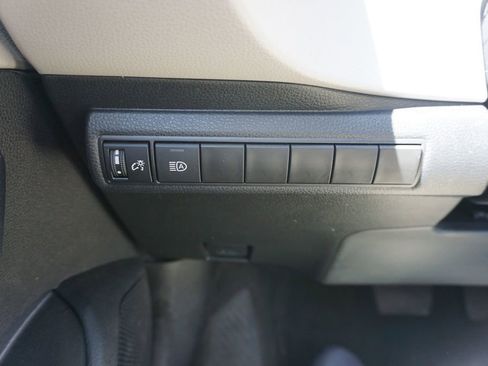 Used 2023 Toyota Corolla LE image 5