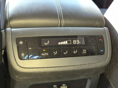 Used 2024 Nissan Pathfinder SV image 9