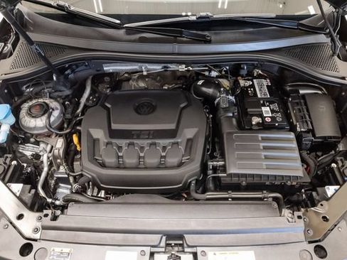 Used 2023 Volkswagen Tiguan SE FWD image 3