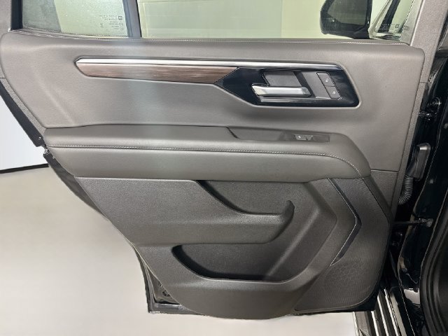 Used 2026 Chevrolet Tahoe LS RWD image 25