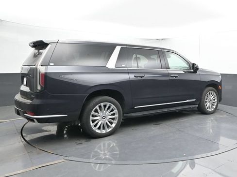 Used 2023 Cadillac Escalade ESV Premium Luxury AWD/4WD image 2