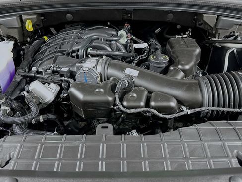 New 2025 Jeep Grand Cherokee Limited w/ Luxury Tech Group II AWD/4WD image 18
