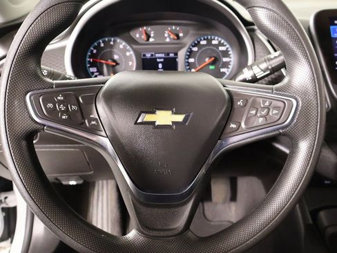 Used 2025 Chevrolet Malibu LS image 3