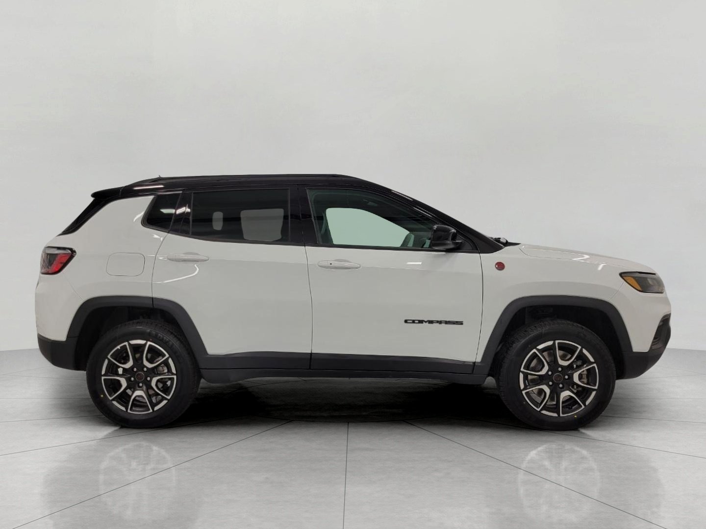 Used 2025 Jeep Compass Trailhawk AWD/4WD image 11