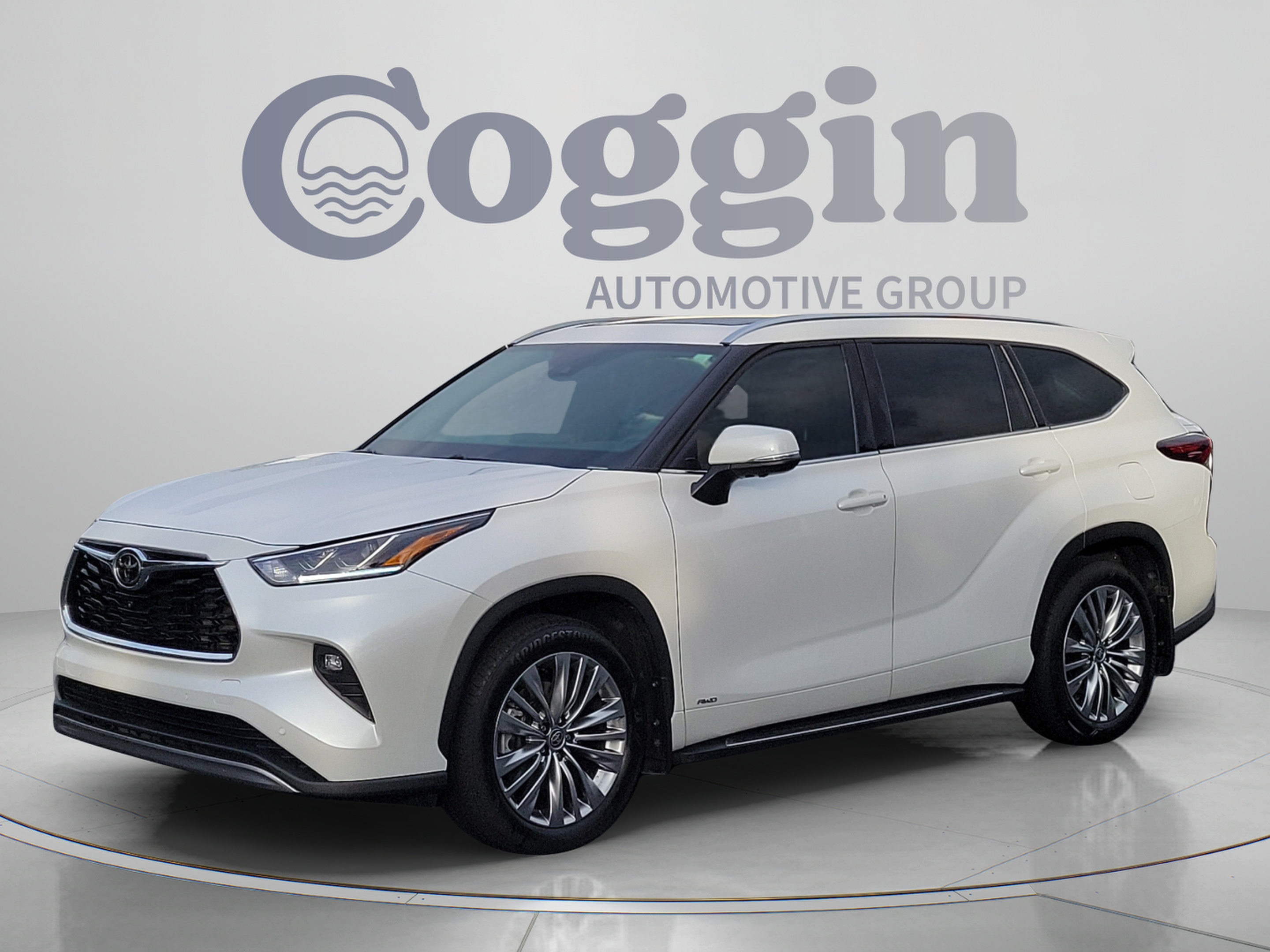 Certified 2026 Toyota Highlander Platinum AWD/4WD image 1