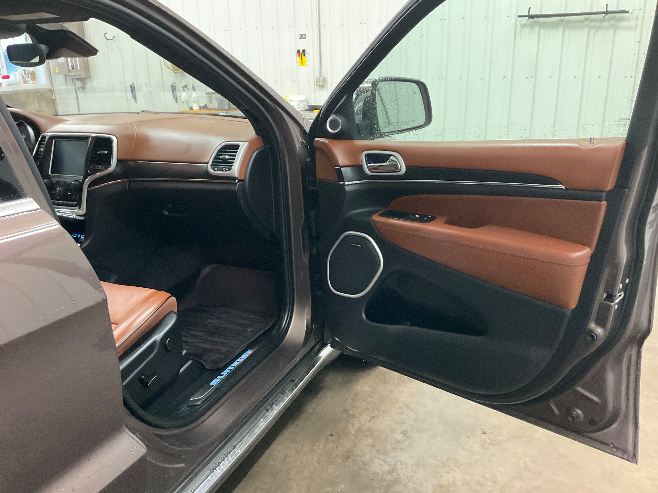 Used 2018 Jeep Grand Cherokee Summit AWD/4WD image 30