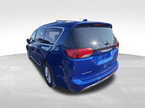 Used 2019 Chrysler Pacifica Touring-L FWD image 5