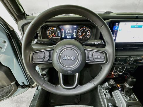 Used 2026 Jeep Gladiator Rubicon AWD/4WD image 9