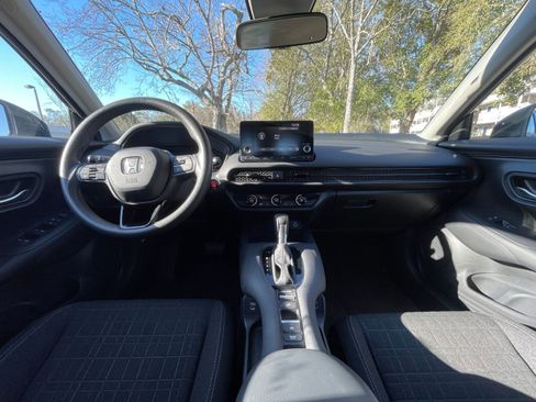 Used 2025 Honda HR-V LX image 31