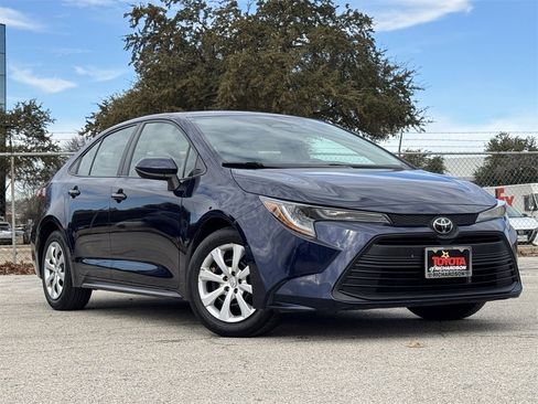 Used 2024 Toyota Corolla LE image 2
