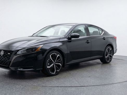 Used 2025 Nissan Altima 2.5 SR image 3