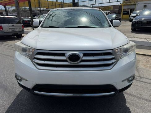 Used 2011 Toyota Highlander Limited w/ Tow Pkg image 2