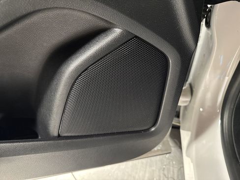 Used 2018 Ford Edge Titanium w/ Equipment Group 302A AWD/4WD image 17