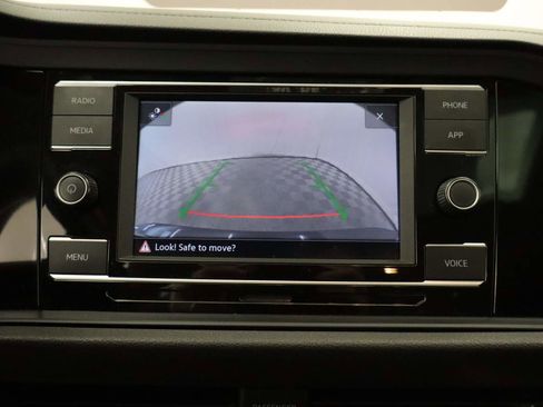 Certified 2024 Volkswagen Jetta SE image 12