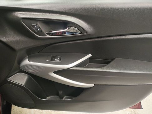 Used 2024 Chevrolet Trax LS w/ LS Convenience Package image 9