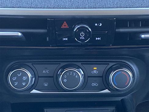 New 2026 Nissan Kicks S image 25