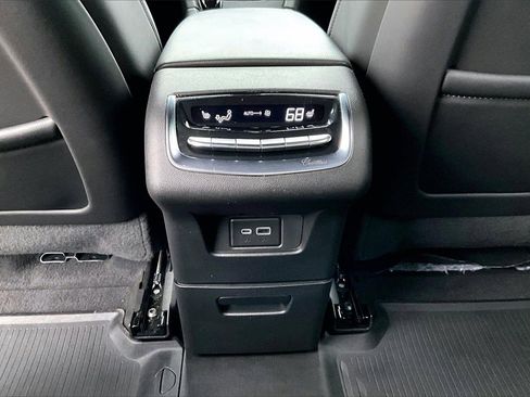 Used 2022 Cadillac XT6 Premium Luxury w/ Technology Package image 17