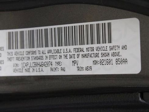 Used 2017 Jeep Cherokee Latitude w/ Comfort/Convenience Group image 16