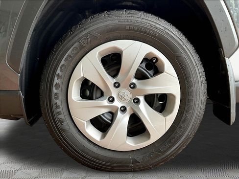 Used 2023 Toyota RAV4 LE AWD/4WD image 32