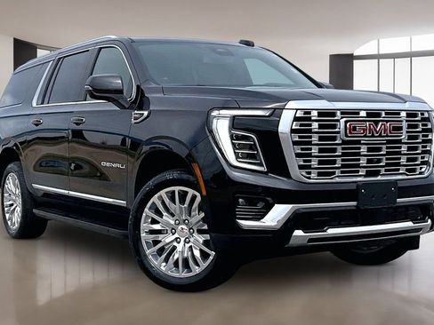 Used 2025 GMC Yukon XL Denali AWD/4WD image 11