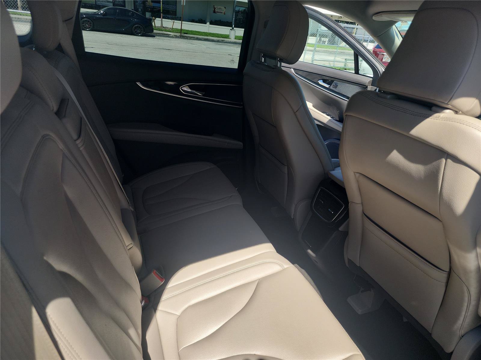 Used 2023 Lincoln Nautilus FWD image 21