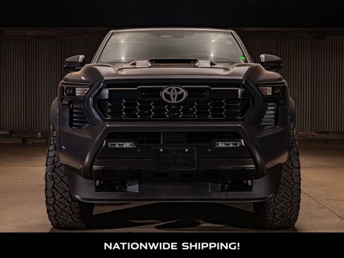 Used 2024 Toyota Tacoma TRD Sport w/ TRD Sport Premium Package AWD/4WD image 4