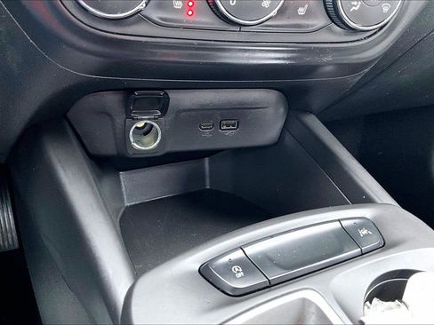 Used 2024 Chevrolet Trax RS w/ Sunroof Package image 29