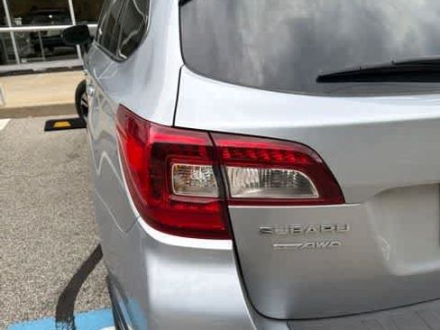 Used 2018 Subaru Outback 2.5i Limited AWD/4WD image 7