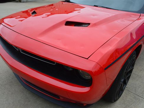 Used 2015 Dodge Challenger SXT w/ Driver Convenience Group RWD image 3