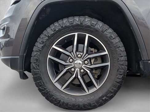 Used 2018 Jeep Grand Cherokee Limited image 24