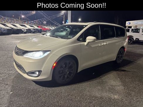 Used 2019 Chrysler Pacifica Limited w/ S Appearance Package image 1
