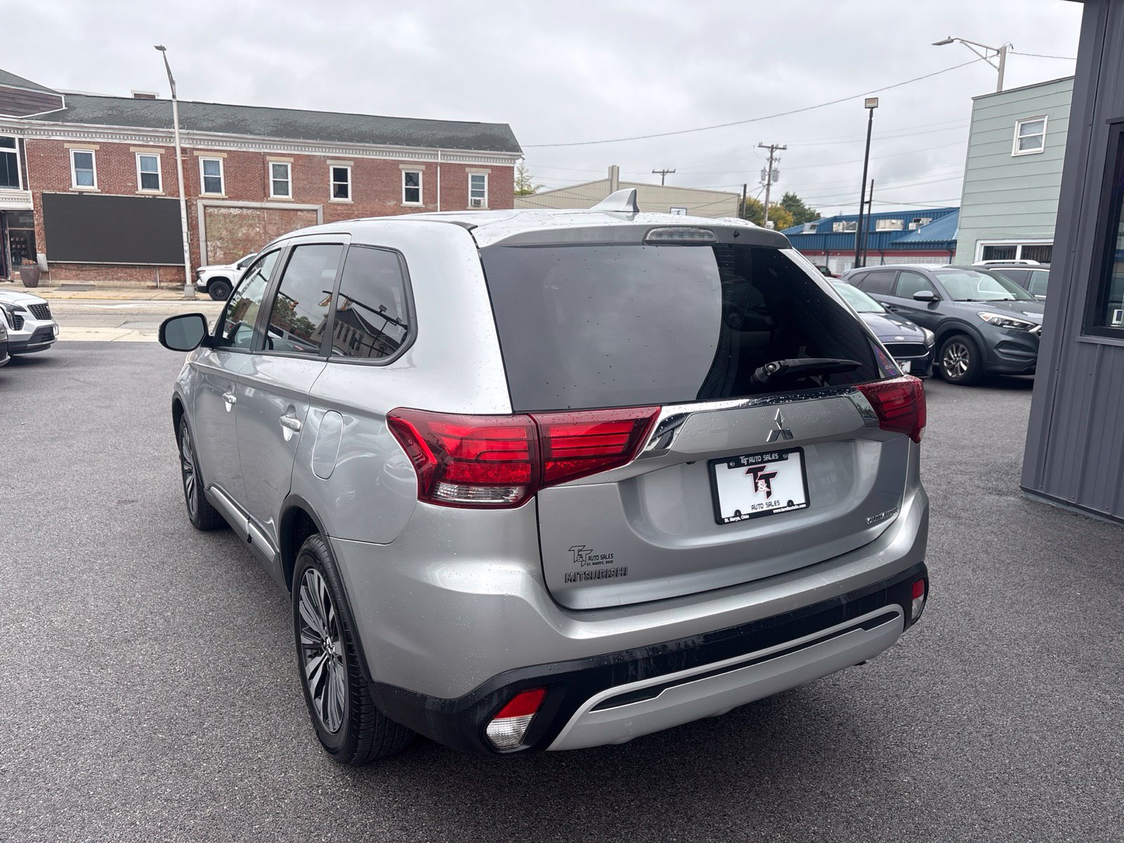 Used 2019 Mitsubishi Outlander AWD image 3