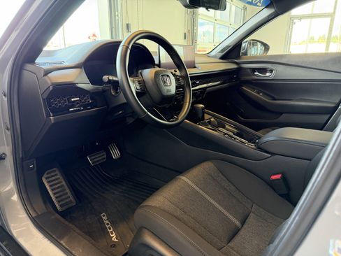 Used 2025 Honda Accord Sport image 7