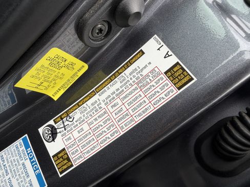 Used 2018 Toyota RAV4 SE AWD/4WD image 30