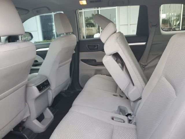 Used 2019 Toyota Highlander LE FWD image 9