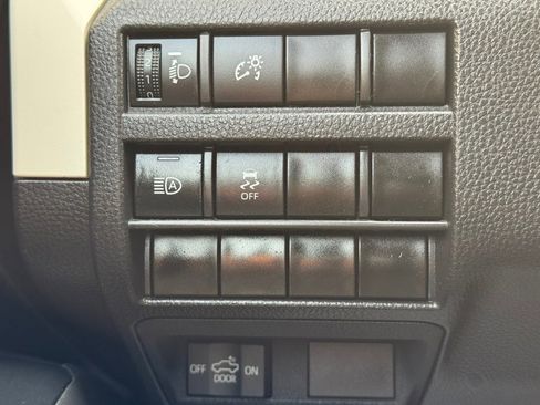 Used 2024 Toyota Tacoma TRD Off-Road image 8