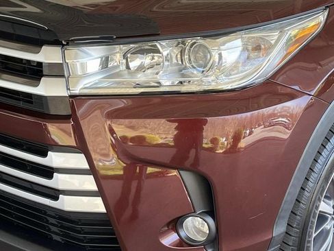 Used 2019 Toyota Highlander XLE image 10