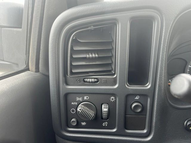 Used 2004 Chevrolet Silverado 2500 W/T RWD image 14