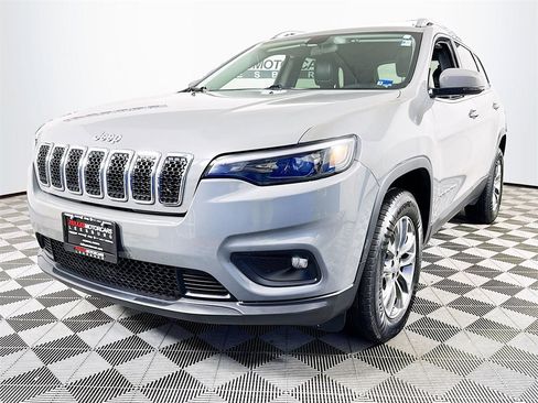 Used 2020 Jeep Cherokee Latitude Plus w/ Cold Weather Group image 3