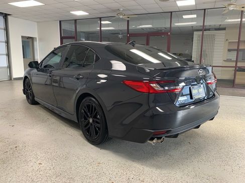 Used 2025 Toyota Camry SE FWD image 4
