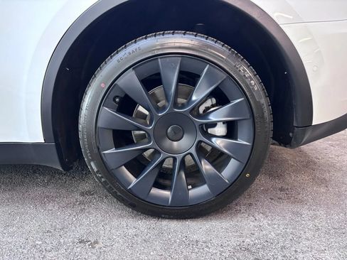 Used 2022 Tesla Model Y Long Range AWD/4WD image 7