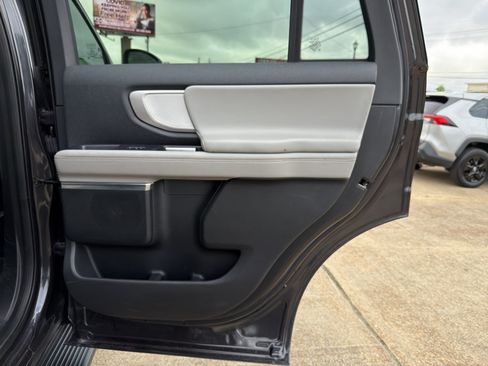 Used 2025 Ford Expedition Active AWD/4WD image 26