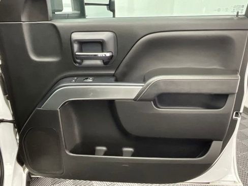 Used 2018 Chevrolet Silverado 1500 LT w/ All Star Edition image 10