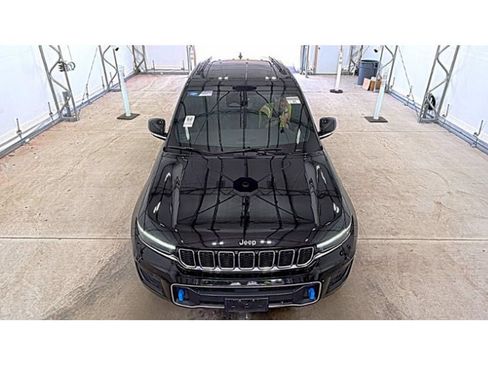 Used 2023 Jeep Grand Cherokee Overland w/ Luxury Tech Group IV AWD/4WD image 2